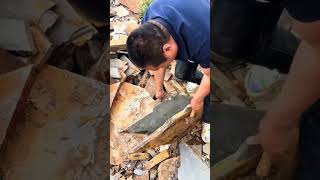 Manual Stone Splitting Process – Traditional Hammer and Chisel Rock Cutting Technique