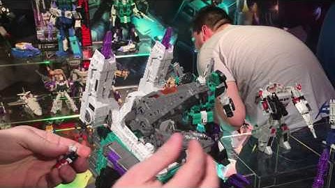 Toy Fair 2017 "Generations" Titan Class Trypticon EATS