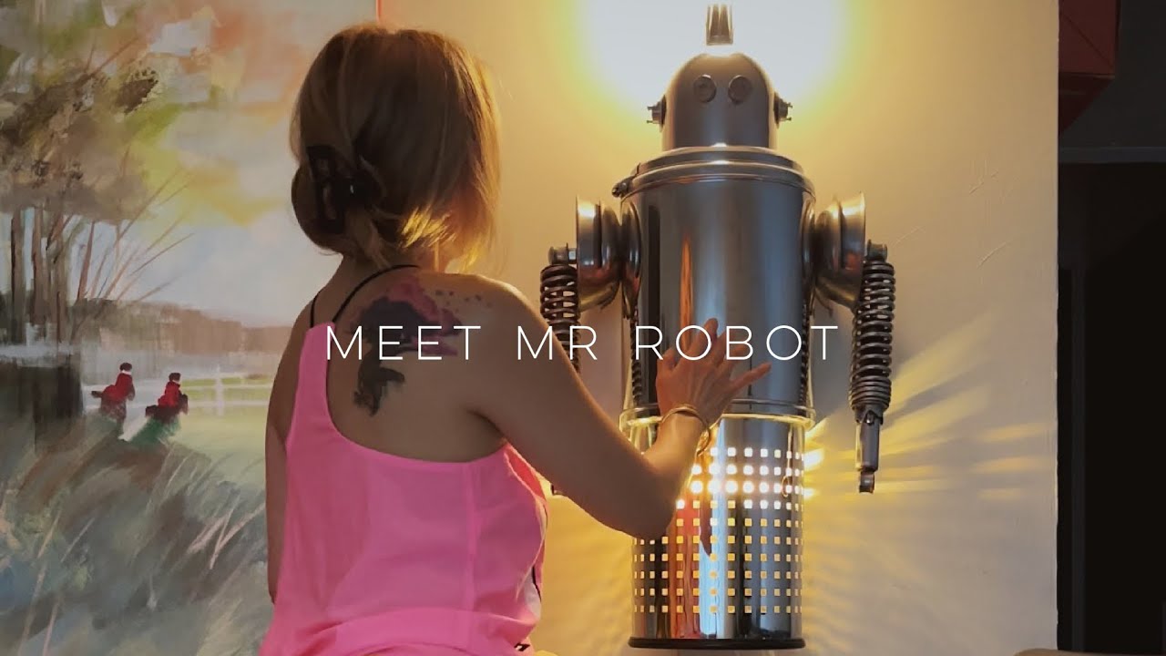 Sculptural lighting makes fun statement pieces, creating visual interest in any space 🎉🏡💝🤌🏼.