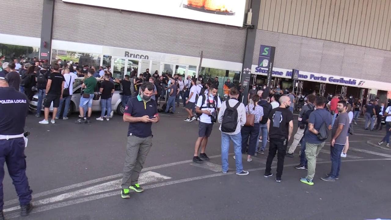 No Green Pass, il flop della manifestazione a Milano: 