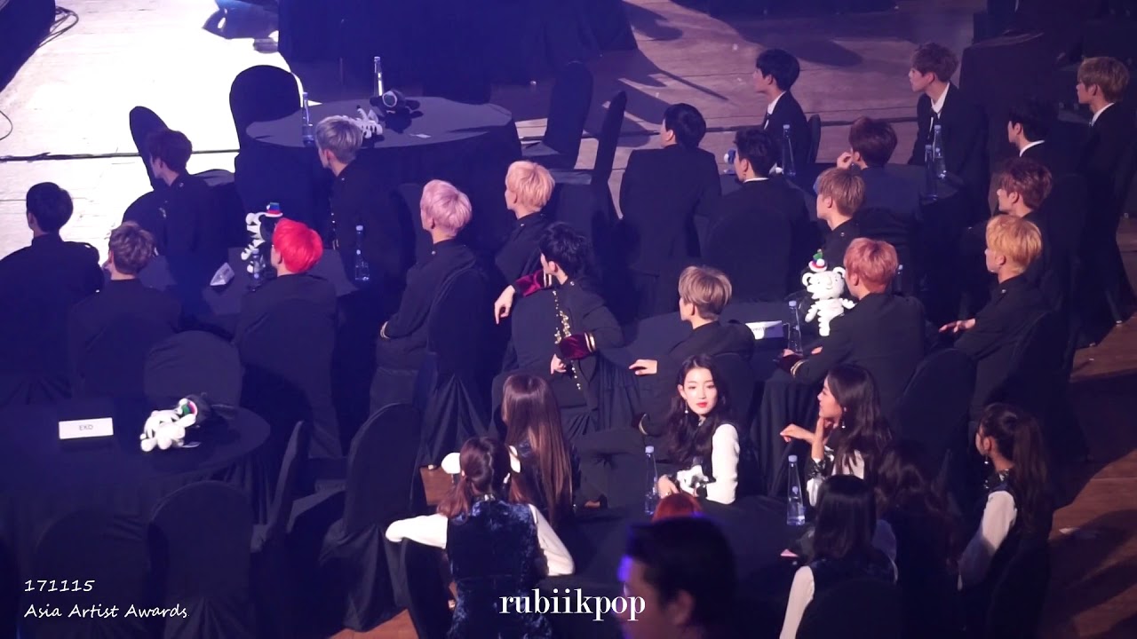 171115 AAA - Seventeen JBJ Jung Sewoon, Gugudan react to Nuest W's Where You At (Asia Artist Awards)