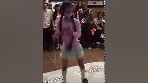 Hot Girl nhảy vũ điệu thiêu đốt mọi ánh nhìn