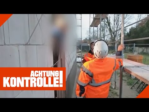 Extrem fehlerhaftes Gerüst! Hat der Bauleiter es neu aufgebaut? | Achtung Kontrolle | Kabel Eins