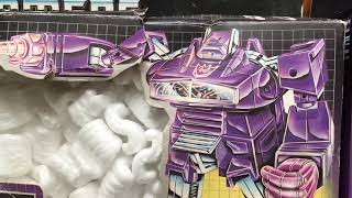 Review of Transformers G1 Shockwave and how to tell original box from reissue or knock-off box