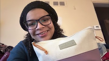 ASMR What’s in My Bag(Purse) *lofi* *tingles* *tapping* scratching* *soft-spoken* *ramble*