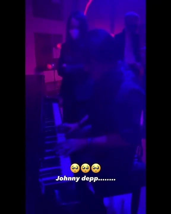 Johnny in the piano take Aleluya of Von Jovi #johnnydepp #shorts