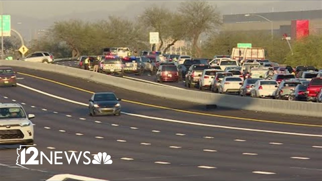 Good Samaritan killed in crash on Arizona freeway
