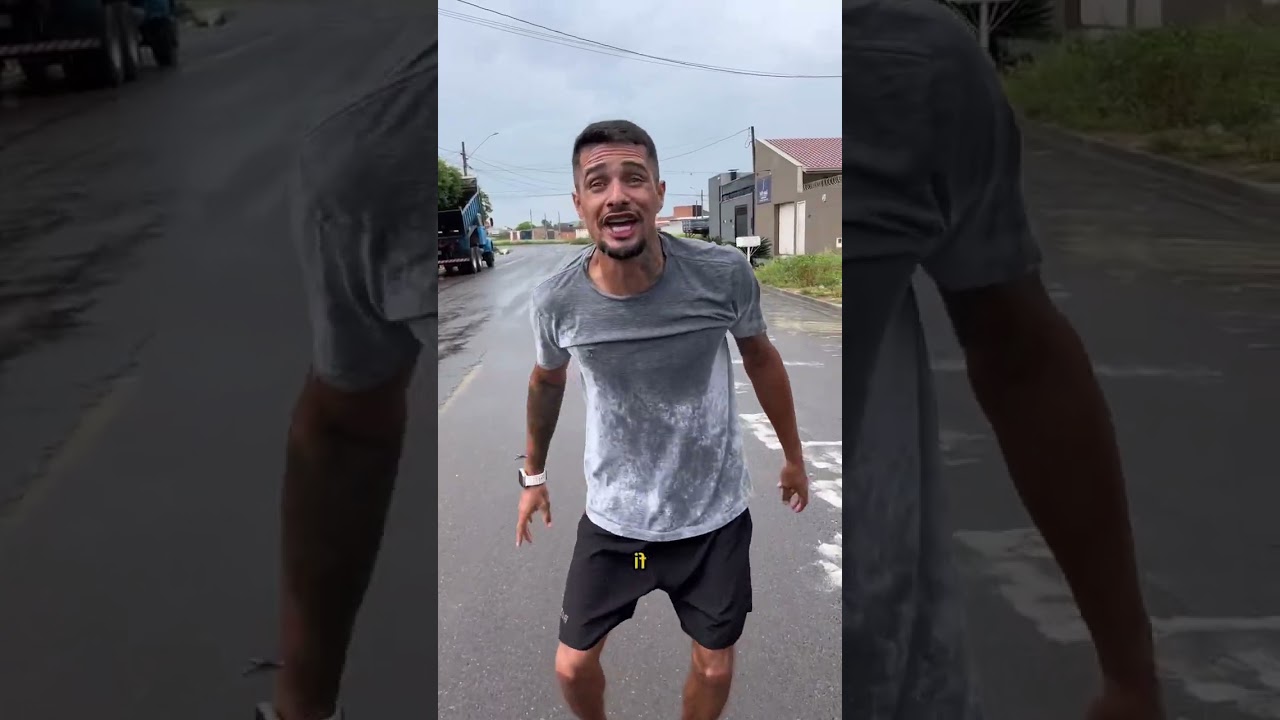Tomando banho de chuva #viral #humor #youtuber #comedia