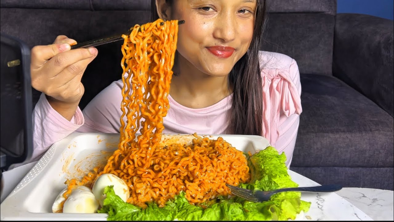 Buldak ramen 🍜 #mukbang #viralvideo #buldakramen 