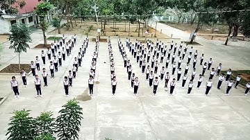 Võ  với học  sinh  trường  Nguyễn  Bá  Ngọc Sa  Bình