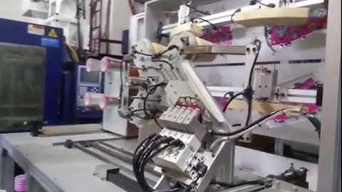 Top entry IML for 4 cavities cup