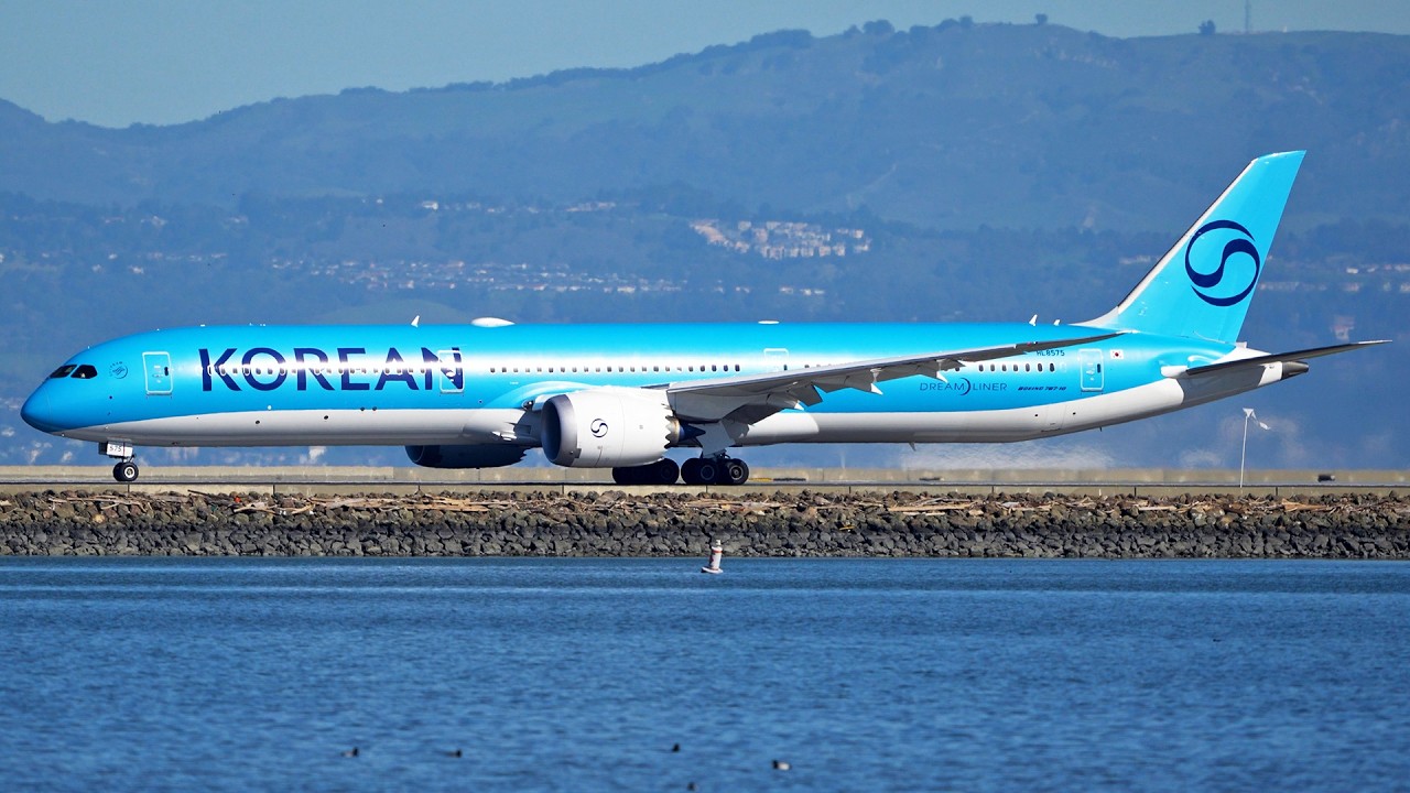 Korean Air New Livery Boeing 787-10 Dreamliner HL8575 Takeoff from