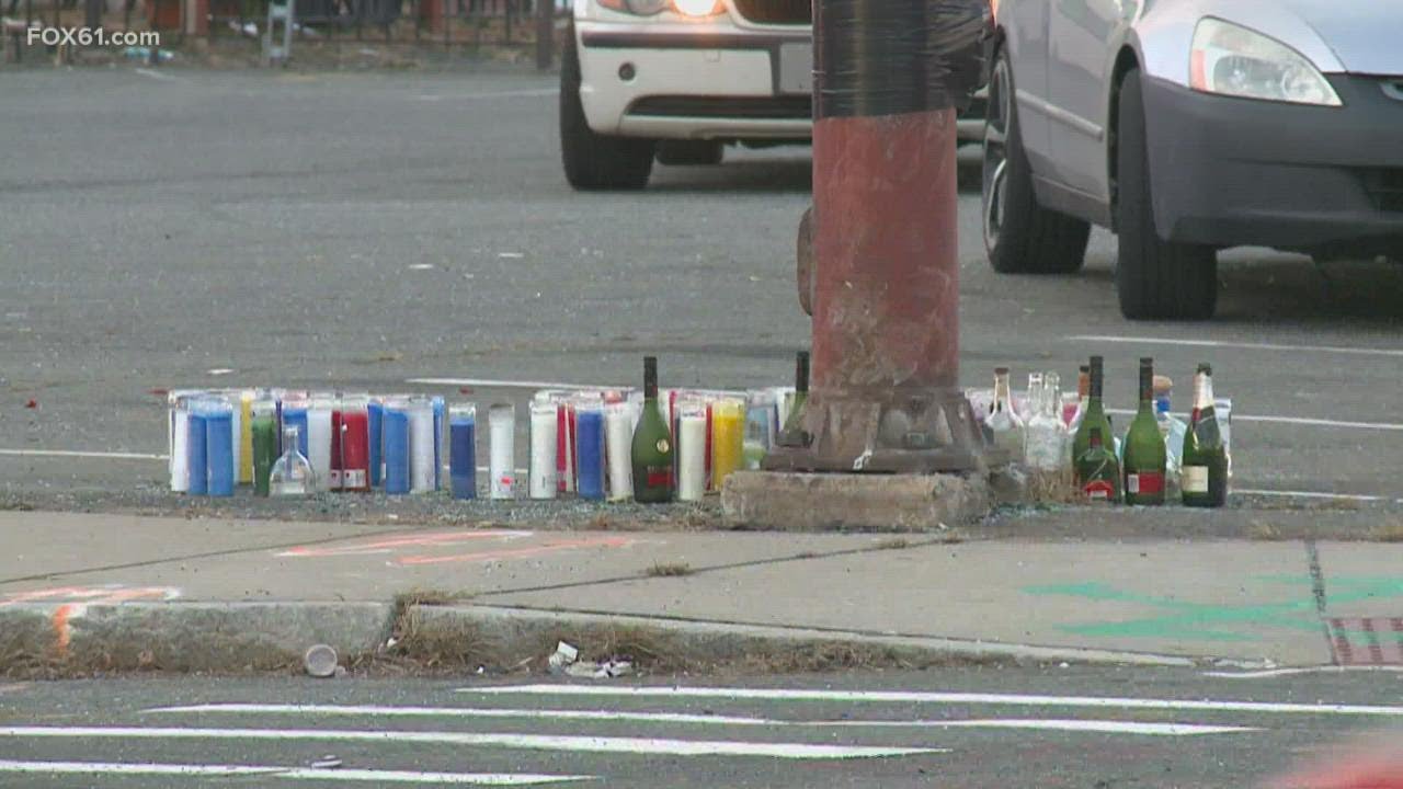 2 killed in car crash in Hartford Christmas morning