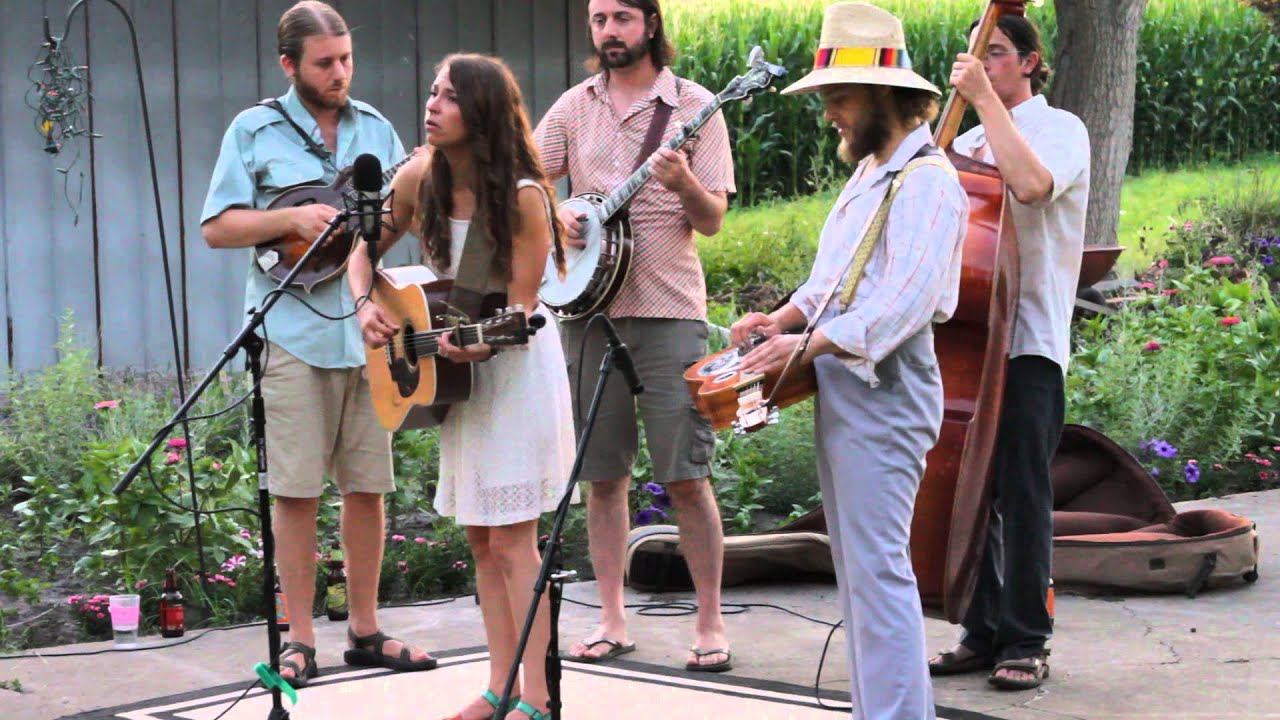Barn Swallow Concert Series w/ Lindsay Lou & the Flatbellys - Lemon