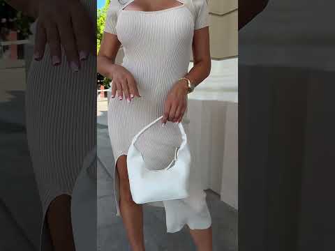 Платье женское вязаное с вырезом и разрезом сбоку — элегантное трикотажное платье миди, видео 1