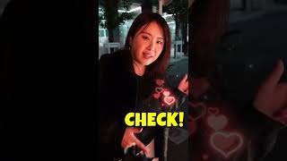 えびせんを食べる