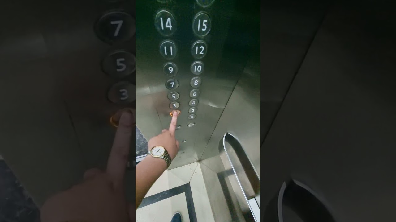 (Vertical) Mitsubishi elevators at La Thành Green Hotel, HN