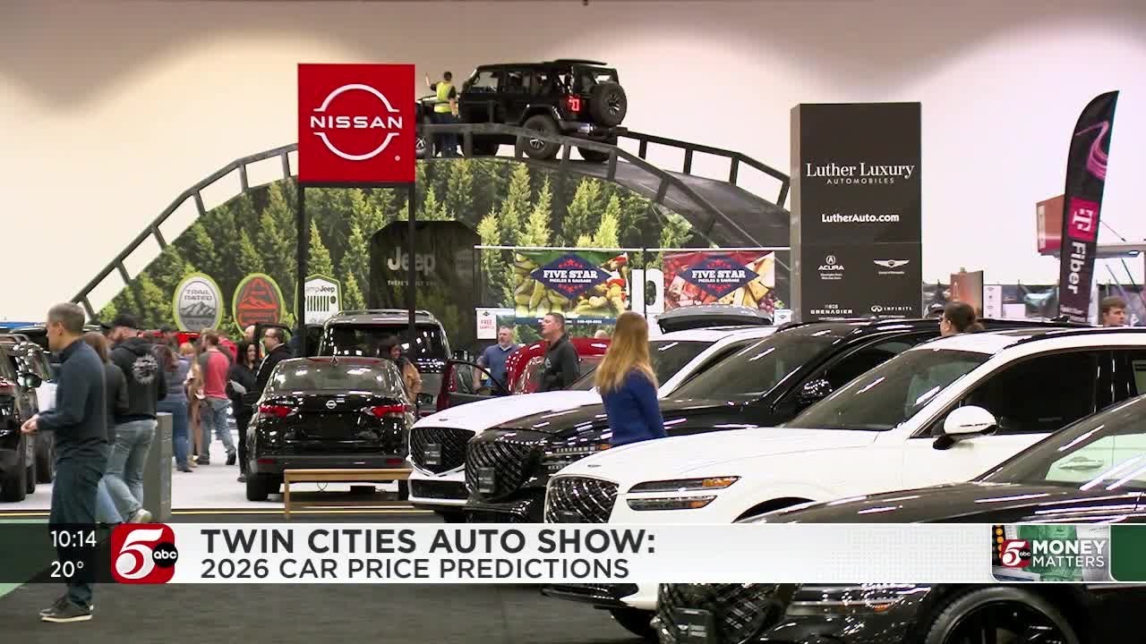 Автосалон в городах-побратимах поднимает вопрос: подходящее ли сейчас время для покупки нового ав...