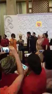 Surprise Performance from Maliq & D'Essentials at My Wedding (2 April 2016) - Friend's Snapchat