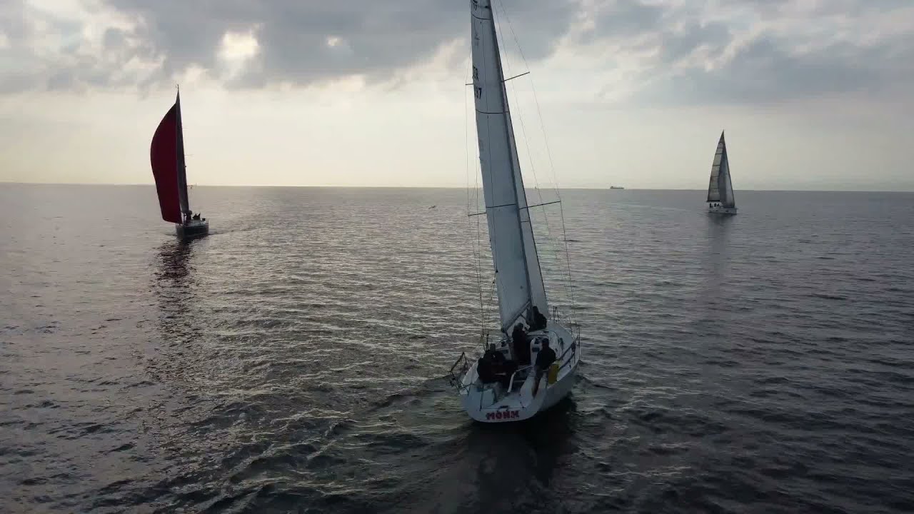 Letztes Segeltraining für J-97 Monk vor dem Start der Mittwochsregatta 2022 vor Warnemünde