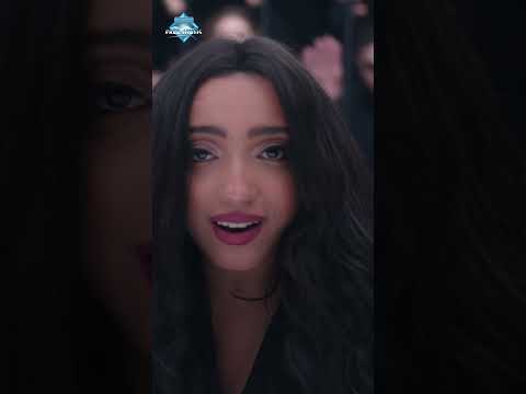 متقفلة السكك قصادي وعايشة ف عالم إفتراضي كليب عالم إفتراضي ل نغم صالح
