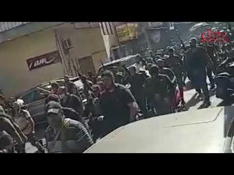 Beirut, col fucile alla manifestazione