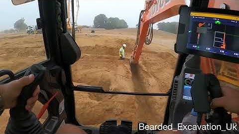 Hitachi 130 trimble earthworks digging footings