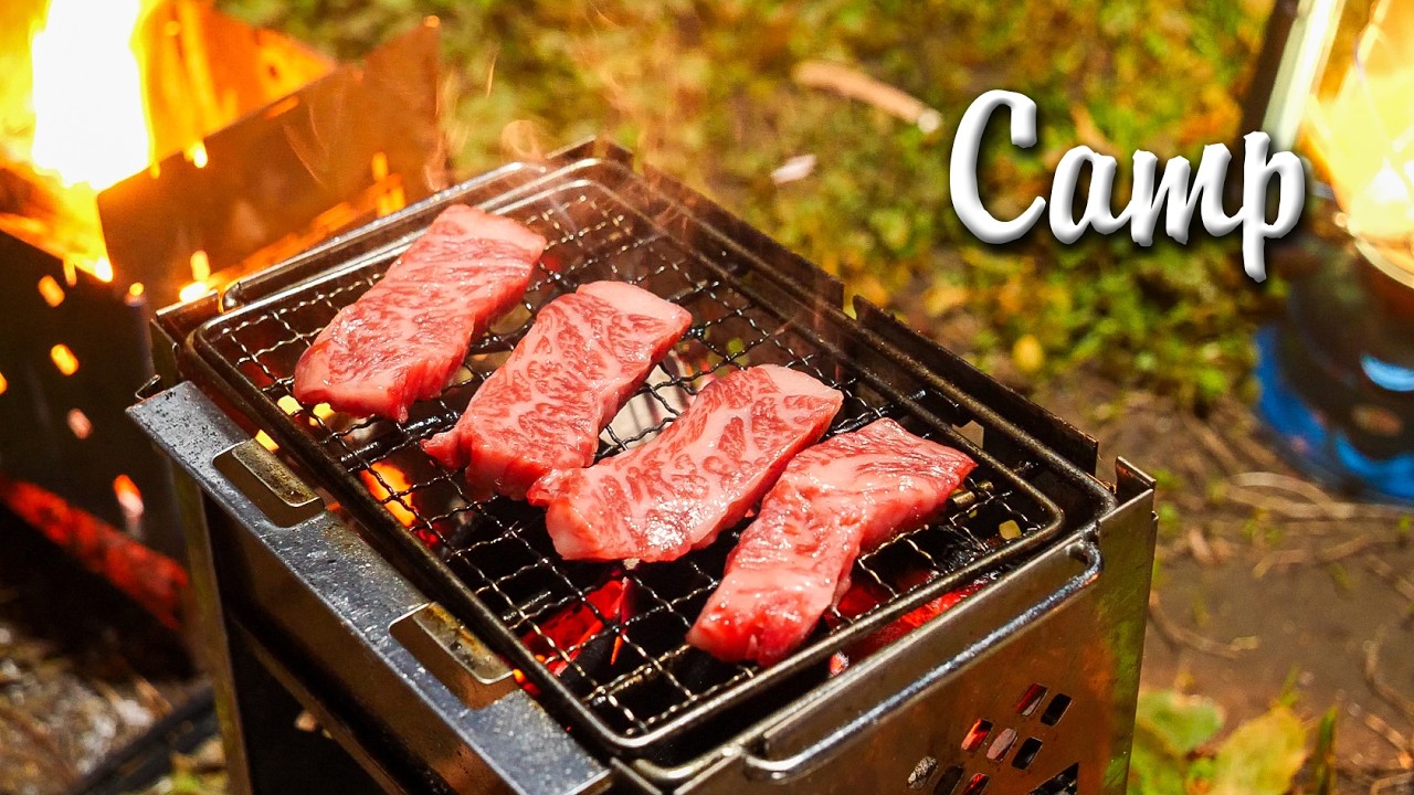 2人で肉を焼いて酒を飲むキャンプ