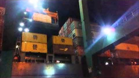 Oversize flat rack container loading on board container vessel (2)