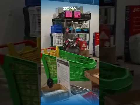 🌙📹 Carritos de supermercado se mueven solos en video nocturno