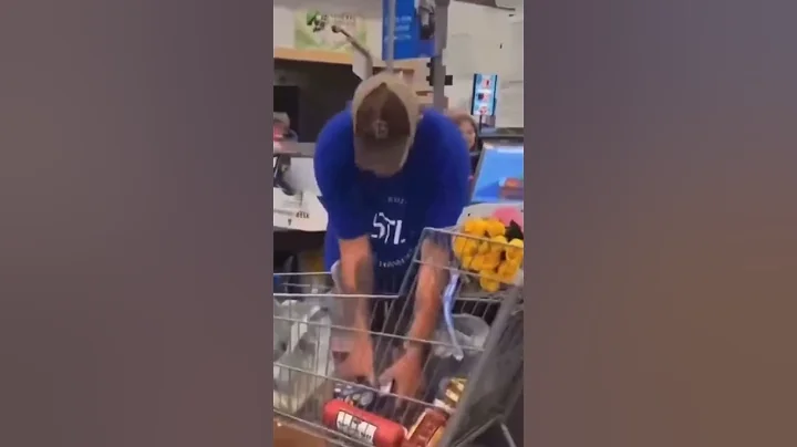 Moment man is FALSELY accused of stealing from Walmart self-checkout 😳