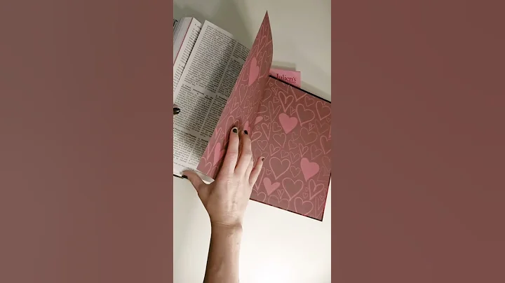 Unboxing Amy Winehouse - Julien's Auctions Catalog...
