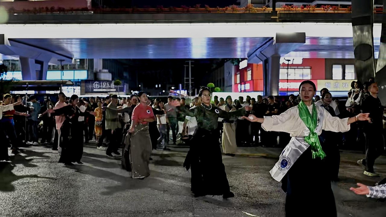 Тибетский танец «Возрождение сельских районов, Нагку стремится вперед»