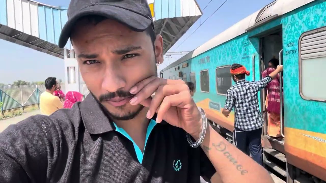 Varanasi to Mathura with humsafar express / train Mai ye kya hogya 😒#sakshidubey #humsafarexpress