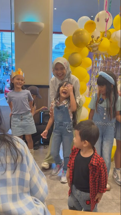 SAMANTHA KE ACARA ULANG TAHUN KAK KEONA SERU BANGET KETEMU QAIREEN KAK DINAR DAN DISTA  #shorts