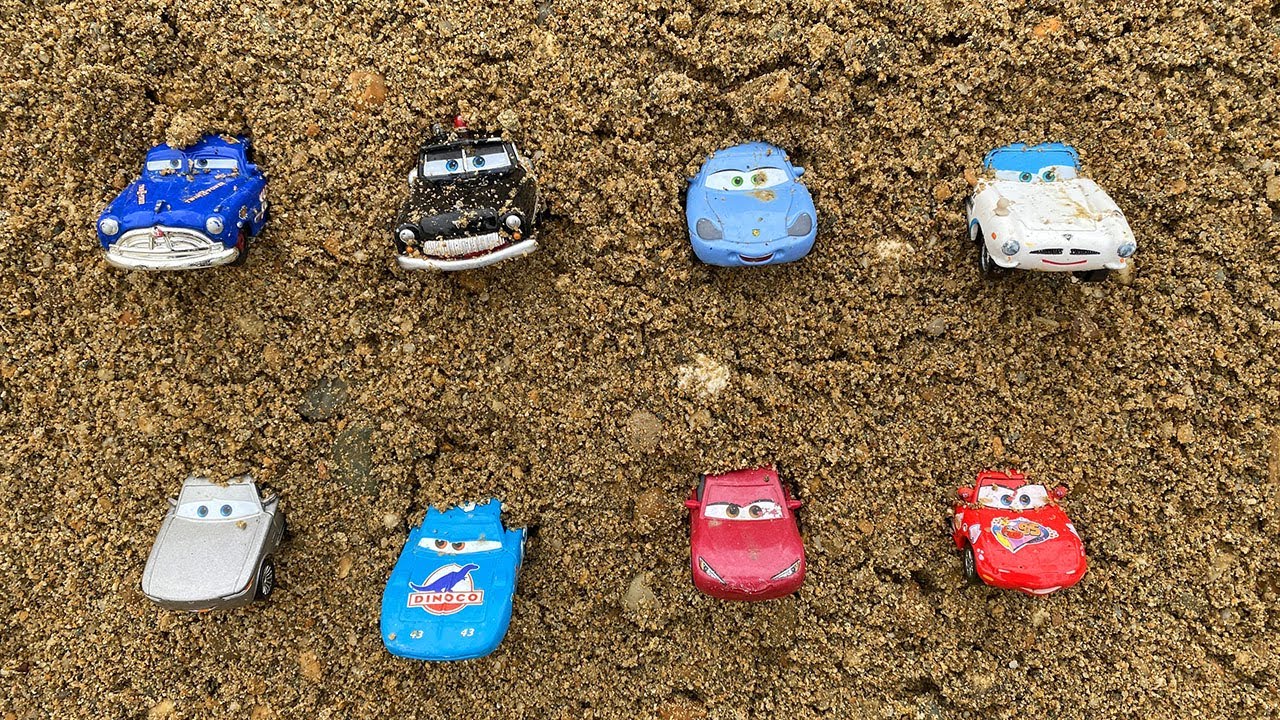 Disney Pixar Cars,Looking For Lightning McQueen,Holley Shiftwell,Tow Mater