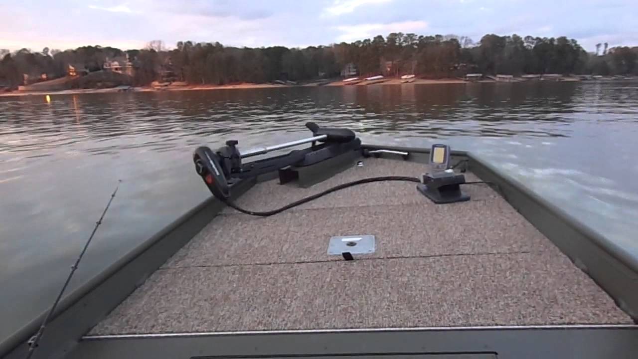 25 HP Mercury on 1448 Jon boat. - YouTube