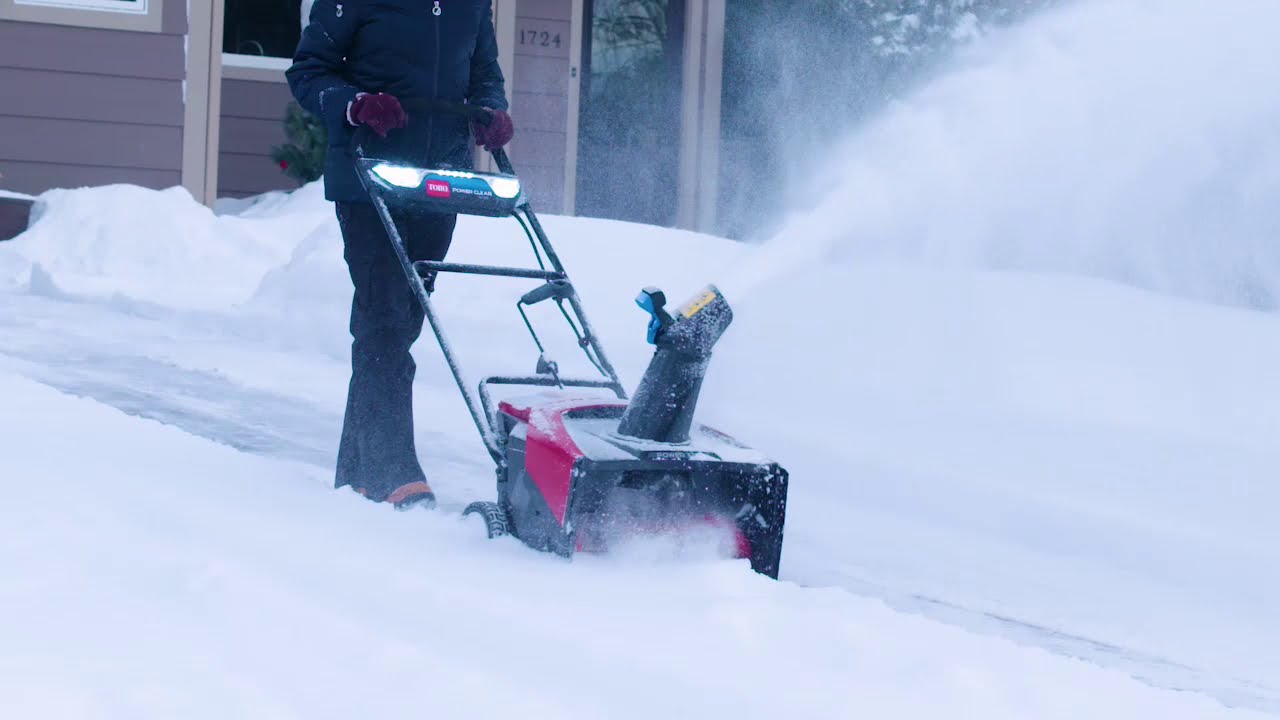 Toro Power Clear 60V Battery-Powered Snow Blower Overview - YouTube