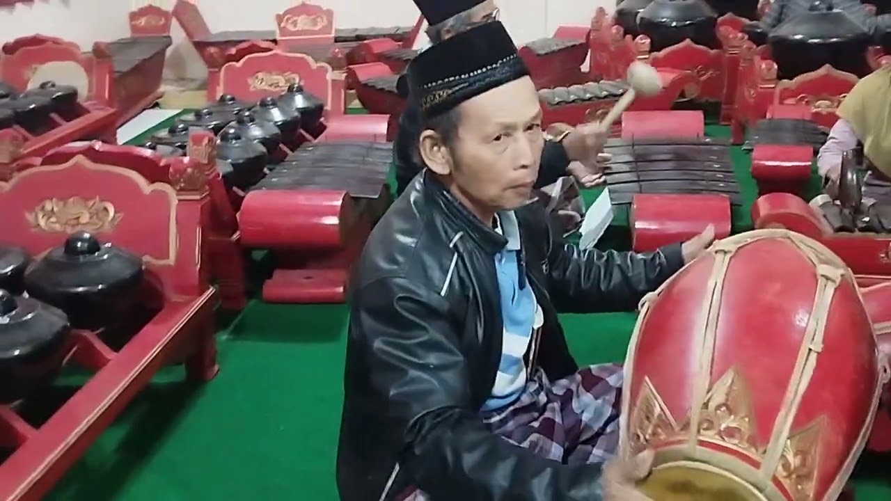 Srebek lasem karawitan langen beksa dari Ngepringan huntap ngundang dua swarawati ibu Mujirah