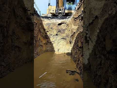 মাটির নিচে এ কেমন রহস্য! 😱 Unbelievable Water Leak Underground! #Shorts
