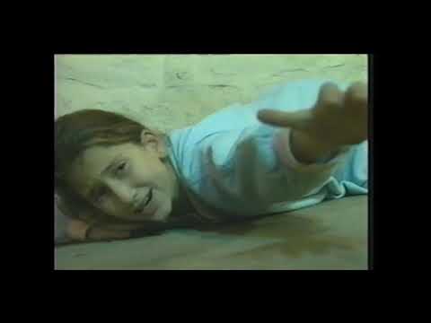 نامي يا حلوة يا صغيرة نامي بكرة بابا جاي