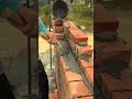 Alat sederhana yang digunakan untuk memasang batu bata secara presisi dan rapi #shorts