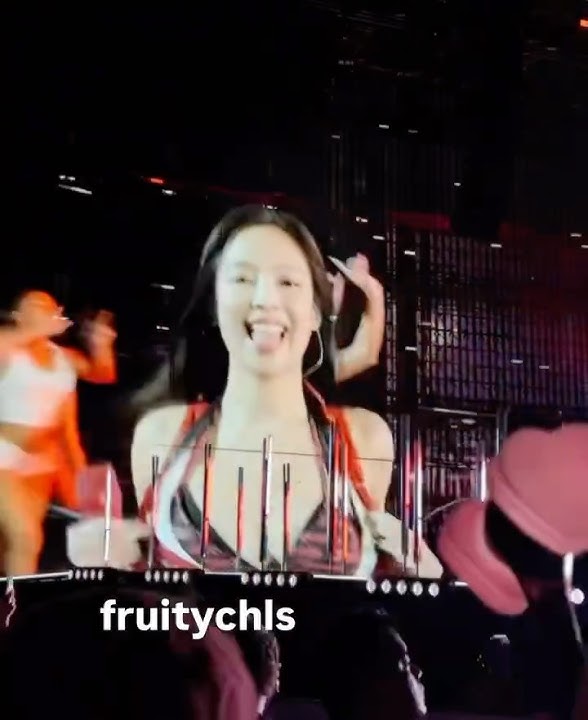 THE WAY THEY SCREAMED WHEN JENNIE UNZIPPED HER JACKET 😭🔥 #blackpink #jenniekim #blackpinkjennie