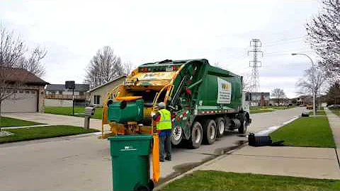Waste Management: Mack MR/ McNeilus Tag-Axle Rear Loader