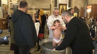 Watch: 500 babies baptised in Georgian mass ceremony Resimi