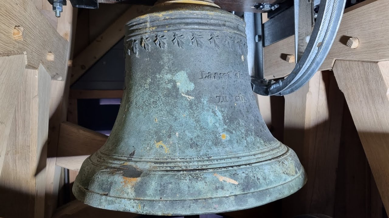 Martin-Luther-Kirche in Oberpfannenstiel (Lauter-Bernsbach/ERZ) Glocken