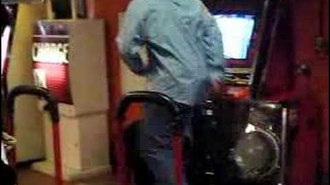 Crazy-Arm-Guy makes Trocadero good