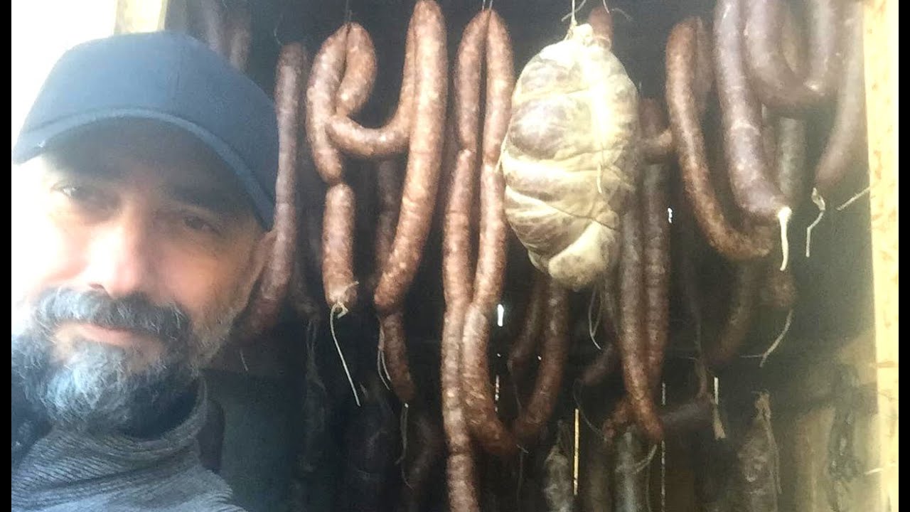 Zdrava hrana: kobasice, slanina i suvo meso