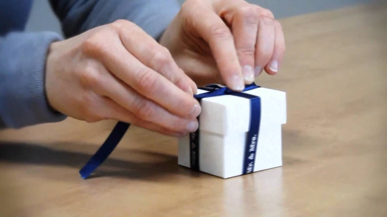 How To Tie A Ribbon Bow On A Wedding Cake How To Tie A Ribbon Bow On A Wedding Cake