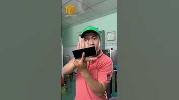 Mẹo làm ảo thuật iphone bay trên bàn tay #shorts Magic iPhone #trending #ytshorts